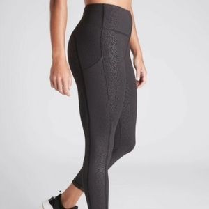 Athleta Ultimate Stash Pocket Embossed Legging tights - Medium, Black Cheetah